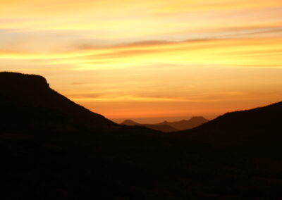 Spectaculaire zonsopgang bij Grootberg in Damaraland tijdens een groepsreis door Namibië.